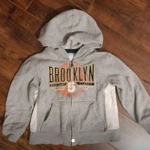 2/$10 🛍 Children’s Grey Old Navy Hoodie, size 5T